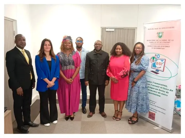 Team fondation Theya by Cybastion avec la représentante Netacad Afrique et les autorités ivoiriennes pour l'organisation du Tech camps 2025