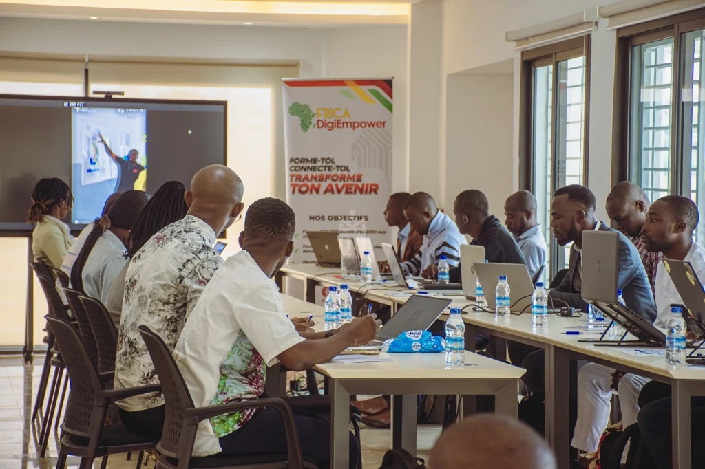 Dsc 3842 avec accentuation nr-Africa DigiEmpower formations gratuites pour les jeunes. design by adambita237